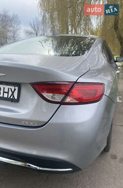 Седан Chrysler 200 2016 в 