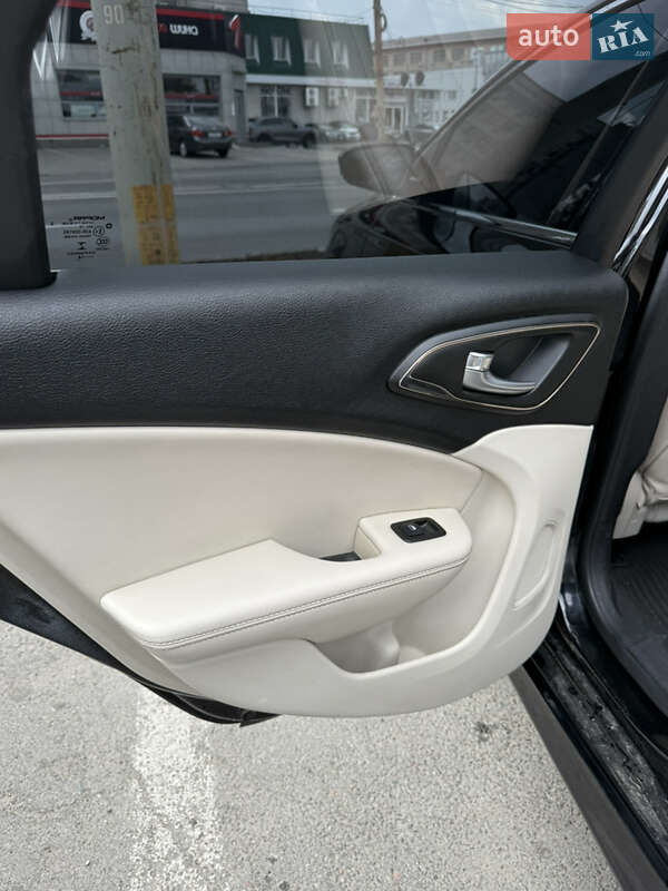 Седан Chrysler 200 2014 в Дніпрі