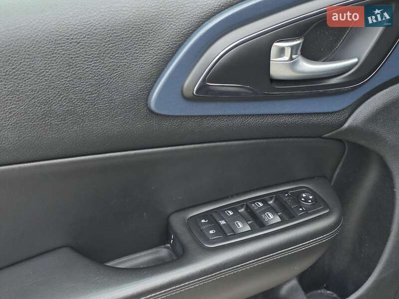 Седан Chrysler 200 2014 в Тернополі