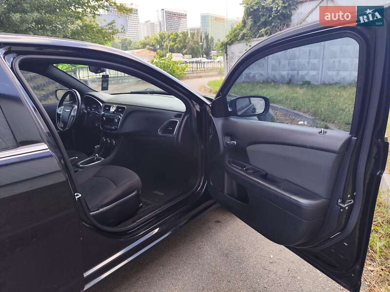 Седан Chrysler 200 2012 в Киеве