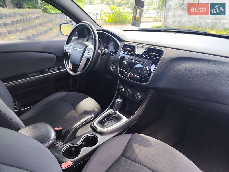 Седан Chrysler 200 2012 в Киеве