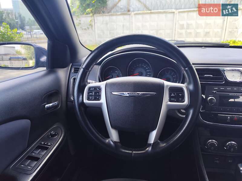 Седан Chrysler 200 2012 в Киеве