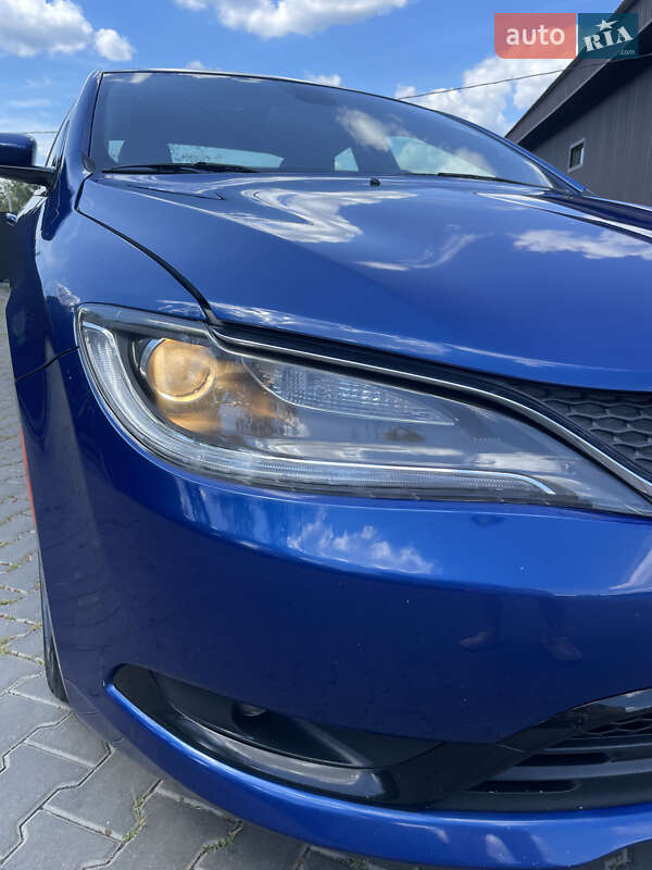 Седан Chrysler 200 2015 в Буче