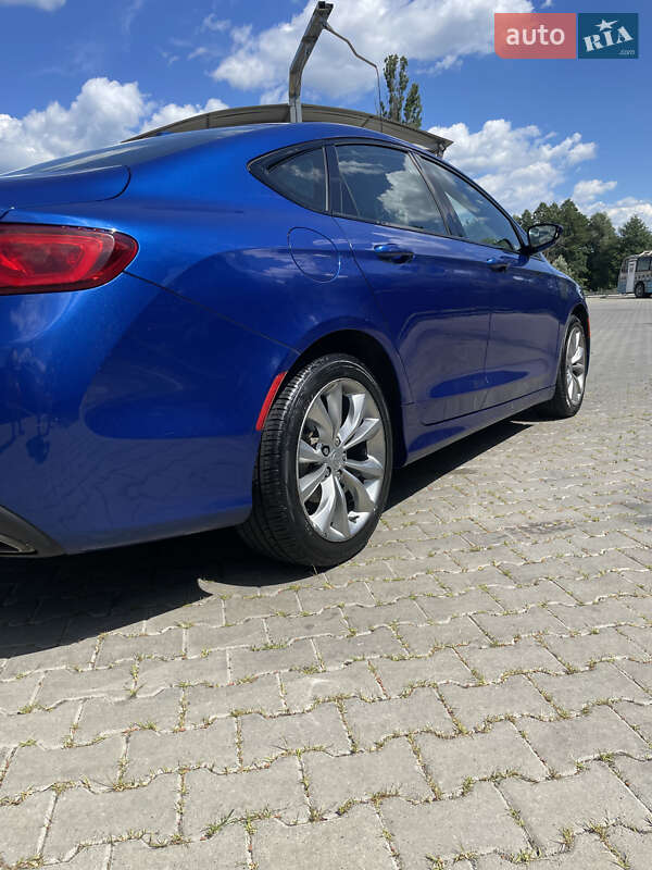Седан Chrysler 200 2015 в Буче