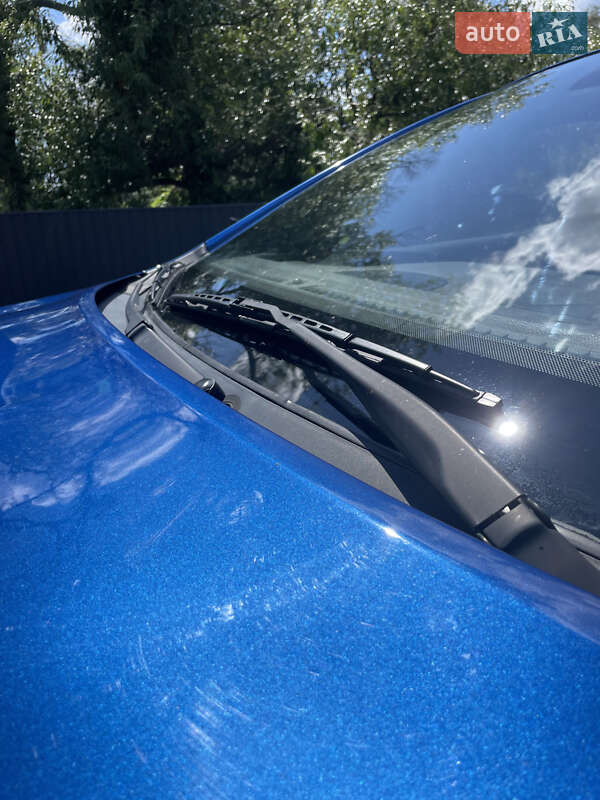 Седан Chrysler 200 2015 в Буче