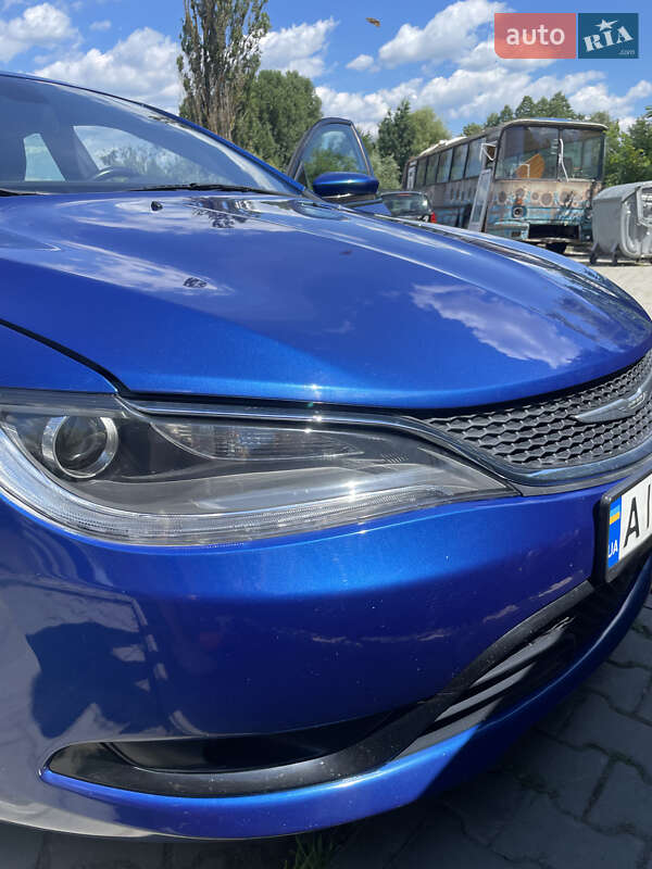 Седан Chrysler 200 2015 в Буче