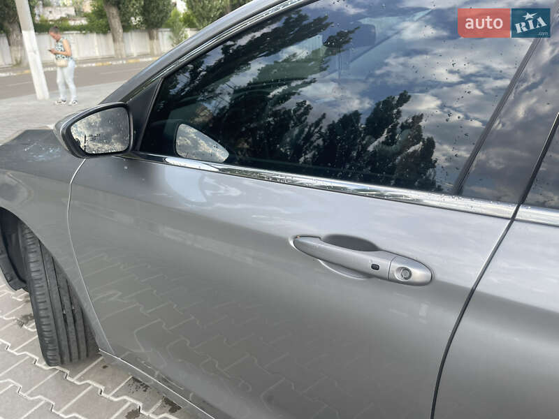 Седан Chrysler 200 2016 в Киеве