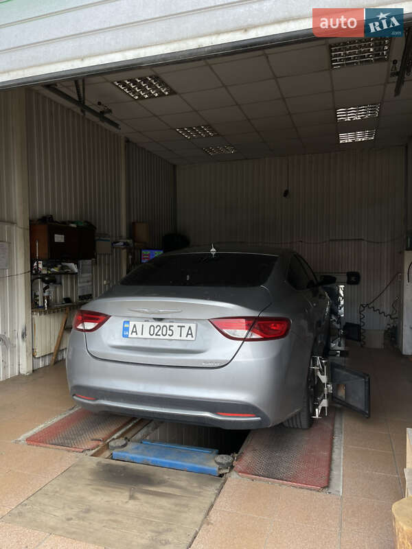Седан Chrysler 200 2016 в Киеве