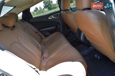 Седан Chrysler 200 2014 в 