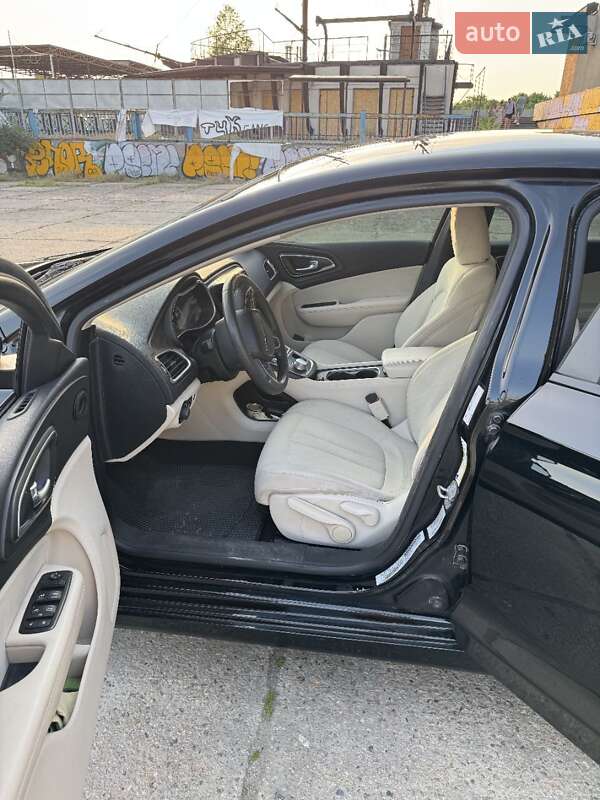 Седан Chrysler 200 2015 в Запорожье