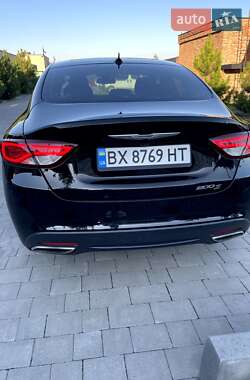 Седан Chrysler 200 2015 в 