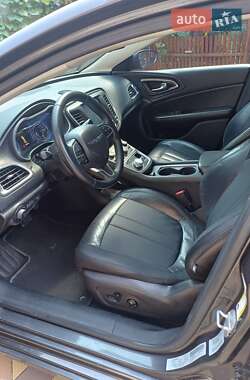 Седан Chrysler 200 2016 в 