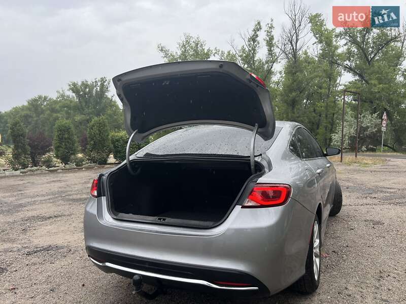 Седан Chrysler 200 2015 в Кременчуге