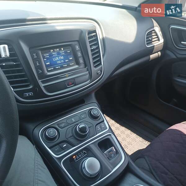 Седан Chrysler 200 2015 в Киеве