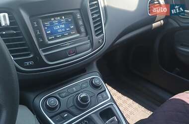 Седан Chrysler 200 2015 в 