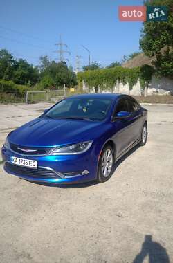 Седан Chrysler 200 2015 в Вышгороде