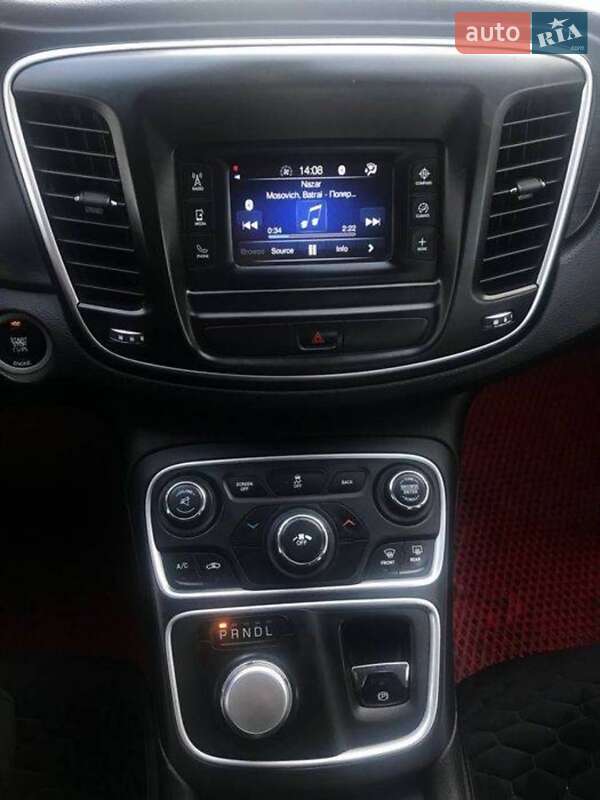 Седан Chrysler 200 2014 в Львове