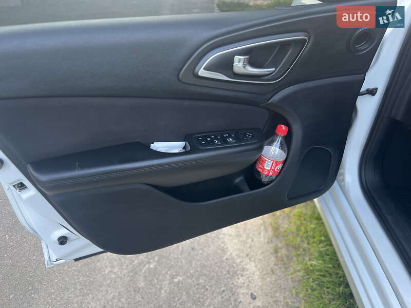 Седан Chrysler 200 2015 в Броварах