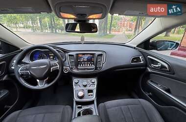 Седан Chrysler 200 2015 в 