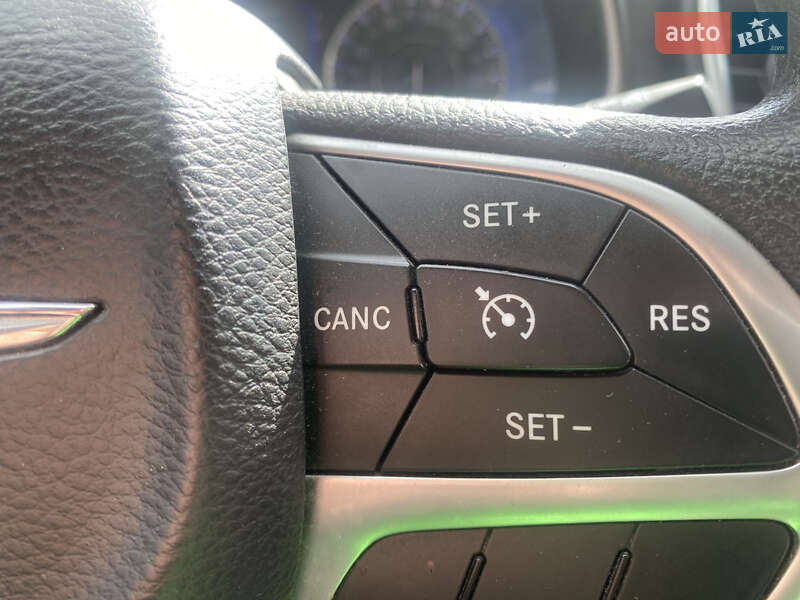 Седан Chrysler 200 2014 в Вышгороде