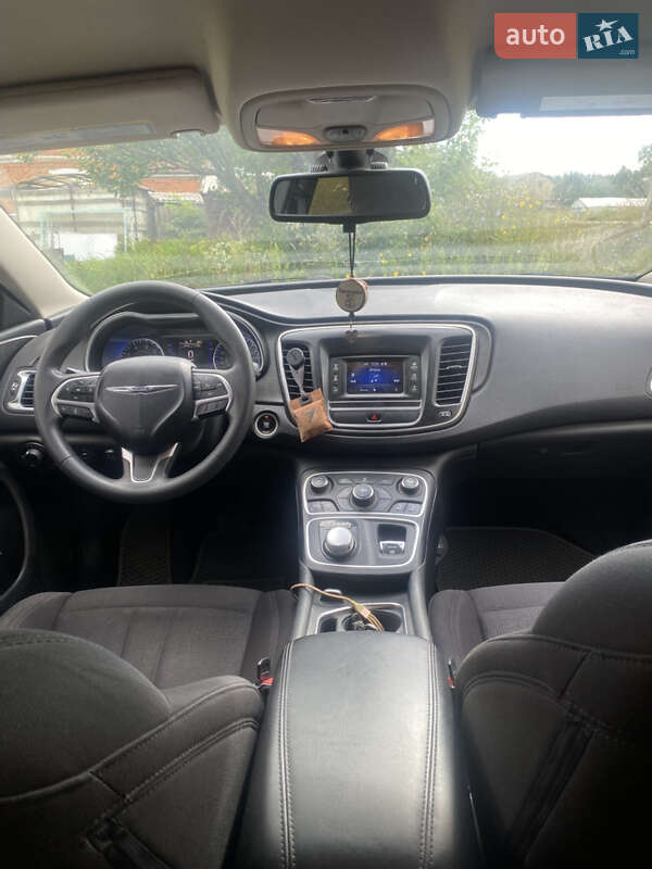 Седан Chrysler 200 2014 в Вышгороде