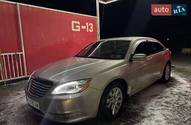 Седан Chrysler 200 2014 в Калуші