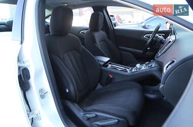 Седан Chrysler 200 2015 в 