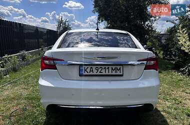 Седан Chrysler 200 2013 в 