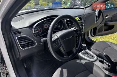 Седан Chrysler 200 2013 в 