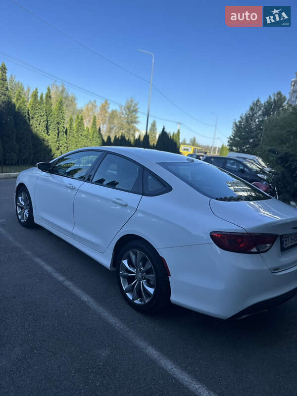 Седан Chrysler 200 2015 в Киеве