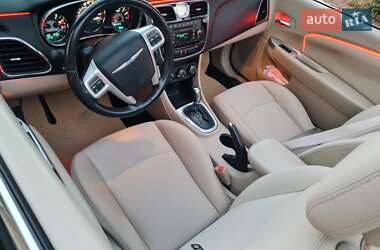 Кабриолет Chrysler 200 2012 в 