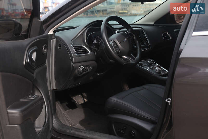 Седан Chrysler 200 2014 в Одессе