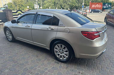 Седан Chrysler 200 2014 в 