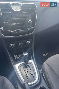 Седан Chrysler 200 2014 в 