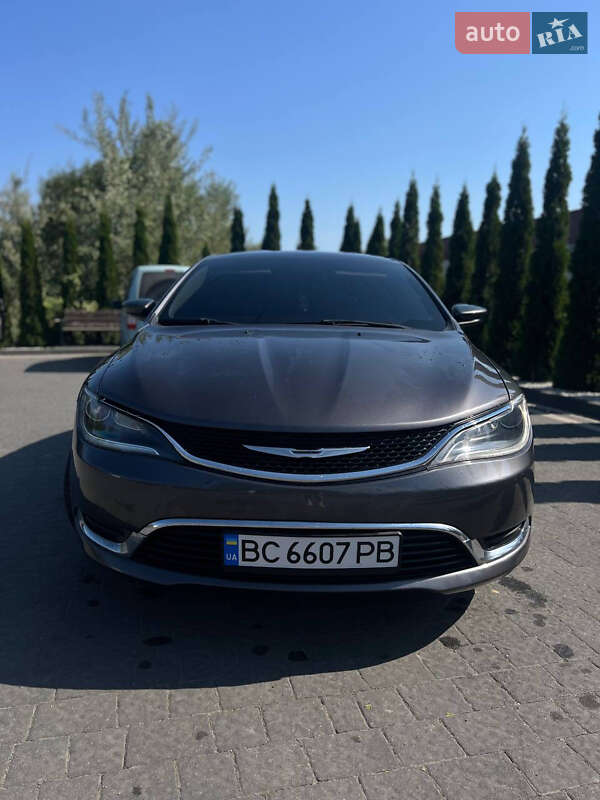 Седан Chrysler 200 2015 в Надворной