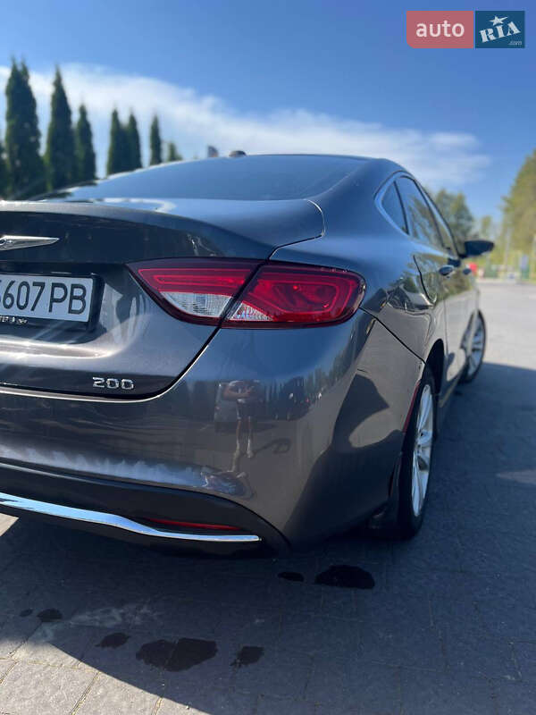 Седан Chrysler 200 2015 в Надворной