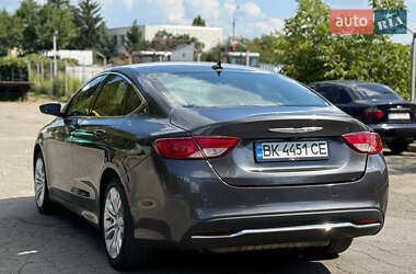Седан Chrysler 200 2015 в 