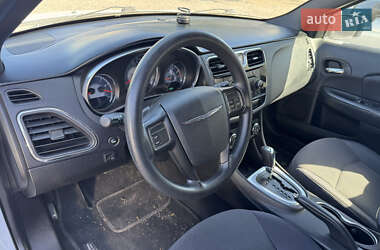 Седан Chrysler 200 2013 в 