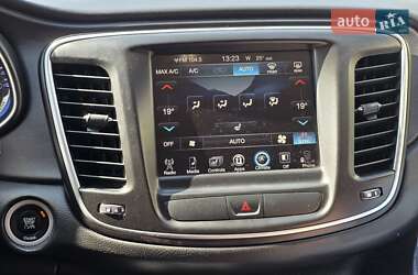 Седан Chrysler 200 2015 в 