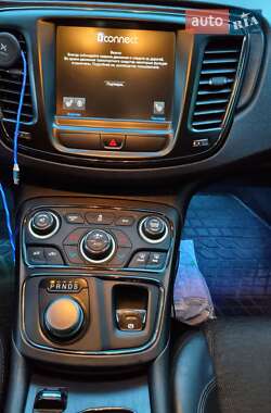 Седан Chrysler 200 2015 в 