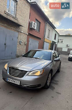 Седан Chrysler 200 2012 в 