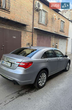Седан Chrysler 200 2012 в 