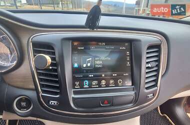 Седан Chrysler 200 2015 в 