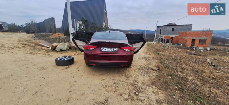 Седан Chrysler 200 2015 в Мукачево