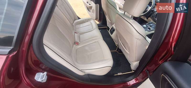 Седан Chrysler 200 2015 в Мукачево