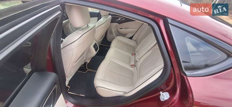 Седан Chrysler 200 2015 в Мукачево