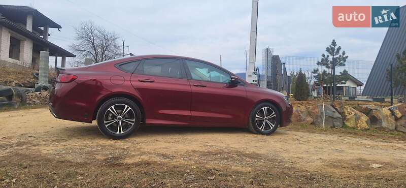 Седан Chrysler 200 2015 в Мукачево