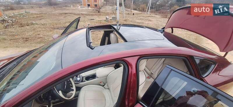 Седан Chrysler 200 2015 в Мукачево