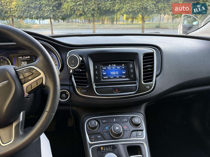 Седан Chrysler 200 2015 в Днепре