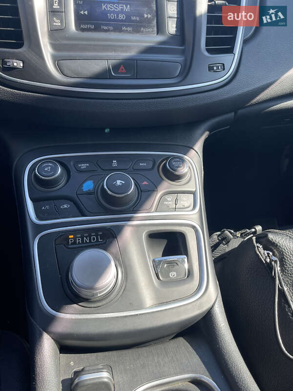 Седан Chrysler 200 2015 в Одессе